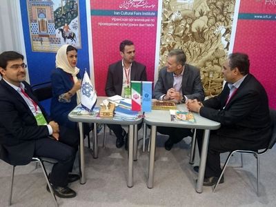 بازدید رییس نمایشگاه کتاب مسکو از غرفه ایران