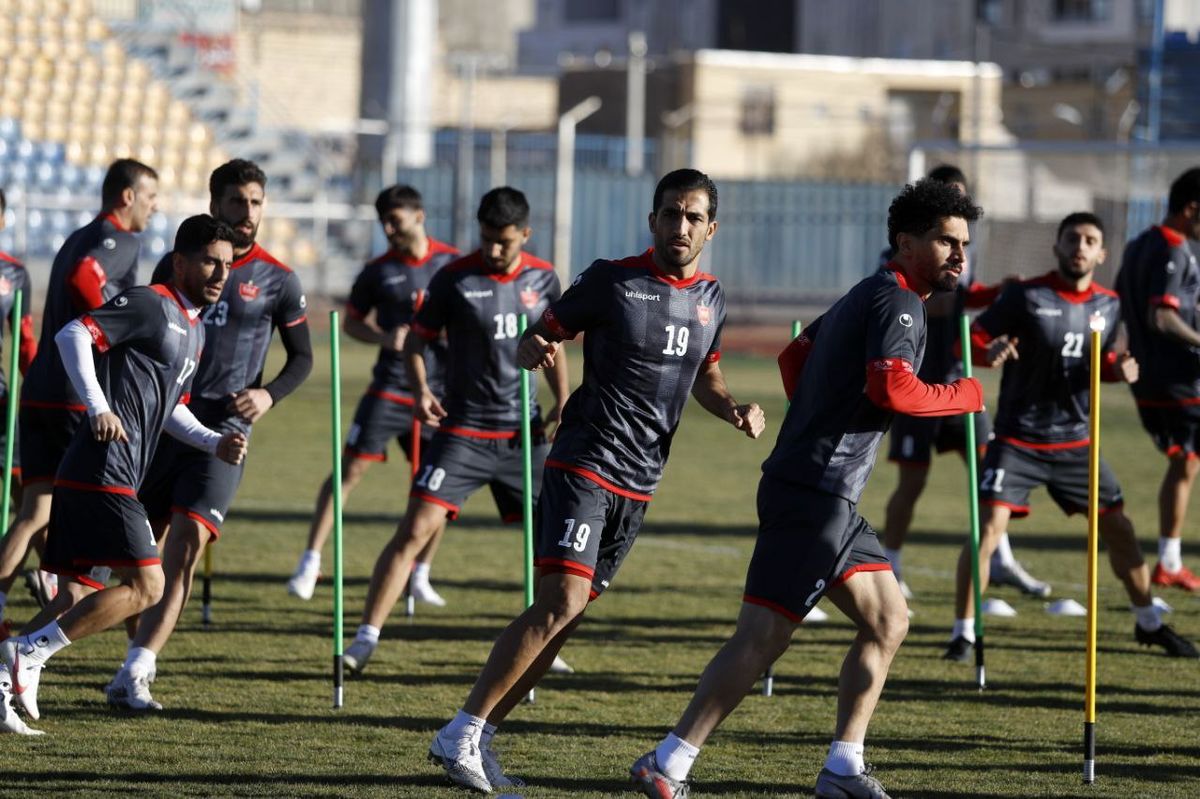 تمرین یک ساعته پرسپولیس در سیرجان