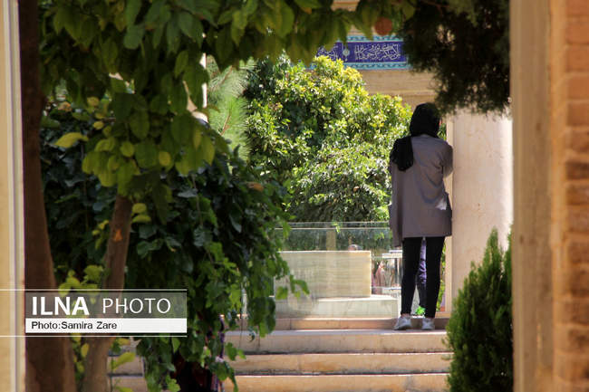 بر سر تربت ما چون گذری همت خواه/ که زیارتگه رندان جهان خواهد بود