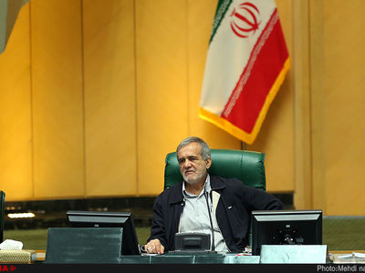 مقصودی: مگر لاریجانی ۲۹۰ رای دارد که استیضاح وزیرکار را اعلام وصول نمی‌کند/ پزشکیان: باتوجه به اینکه ۳ نماینده امضای خود را پس گرفتند، استیضاح ربیعی از دستور کار خارج شد