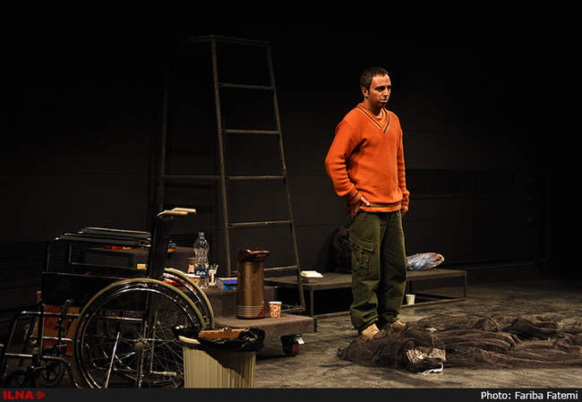 نمایش بهمن در تالار سایه شهر به روی صحنه رفت