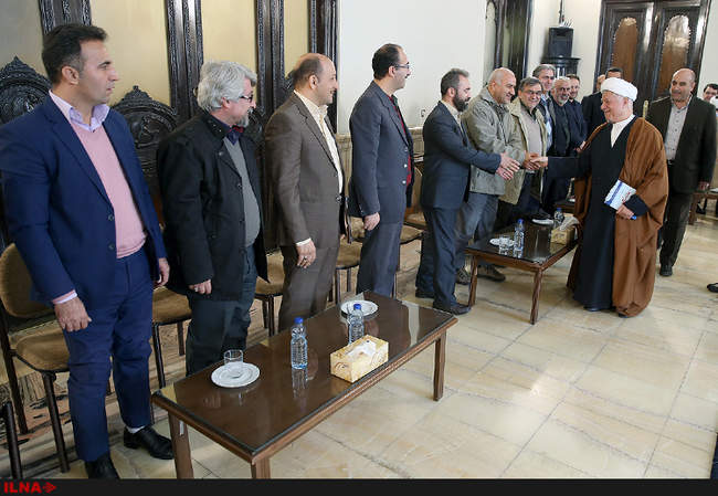 دیدار جمعی از شرکت‌کنندگان در همایش صد و هفتادمین سال تأسیس دارالفن�