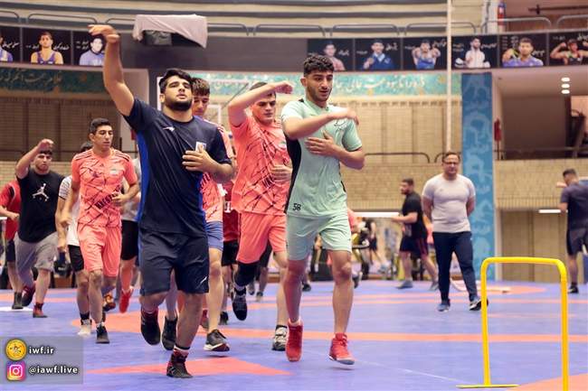 تمرین تیم ملی کشتی فرنگی جوانان با حضور سوریان و دبیر(گزارش تصویری)