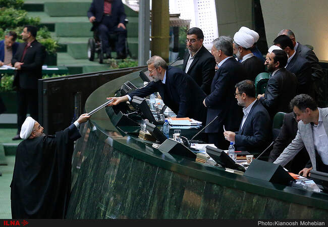 گزارش تصویری از حواشی تقدیم لایحه بودجه ۹۷ با همراهی مردان اقتصادی دولت