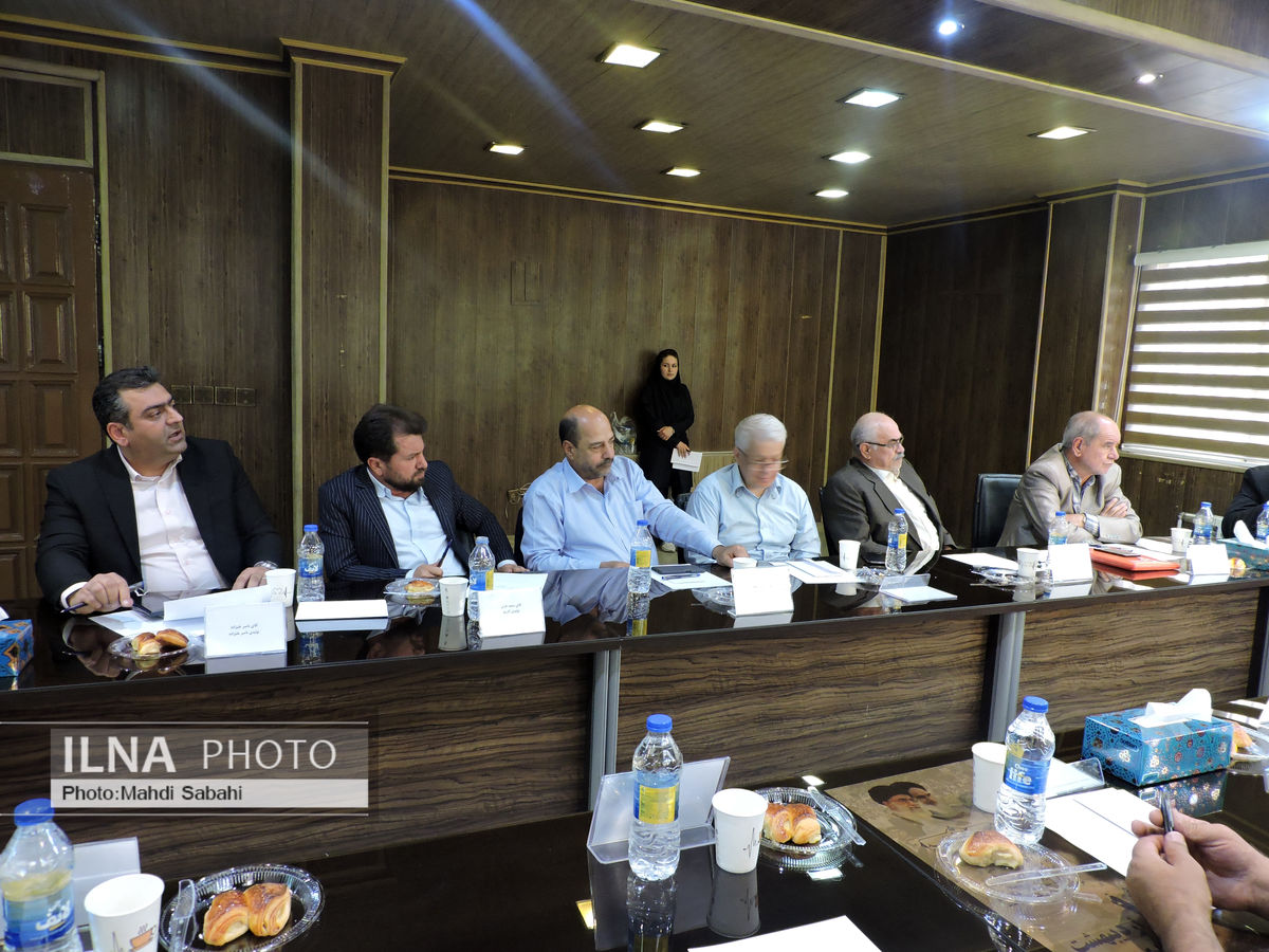 صندلیِ لرزان، زیر پای درودگران و مبل سازان ایران + فیلم
