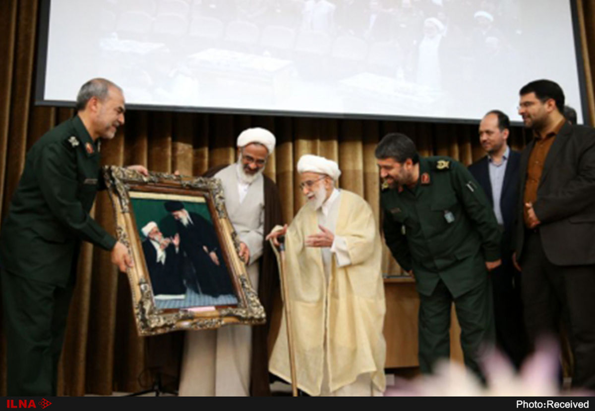 تجلیل از آیت‌الله جنتی در همایش تبیین دستاوردهای انقلاب