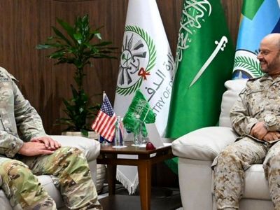 دیدار رئیس ستاد کل ارتش عربستان با فرمانده سنتکام