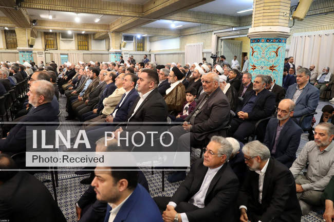 دیدار جمعی از مردم، مسئولان و مهمانان کنفرانس وحدت اسلامی با مقام مع