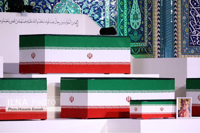 ادای احترام سران قوا و مسئولان نظام به پیکر آقای شهید ایران