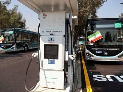 نصب ایستگاه‌های شارژ اضطراری تلفن همراه و خودرو در تهران