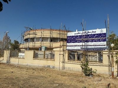 بررسی مشکلات تمام نشدنی بیمارستان لقمان حکیم سرخس/ همراهان برای خنک شدن بیماران آنها را با مقوا باد می‌زنند/ امام جمعه: بیمارستان مخروبه‌ای بیش نیست 