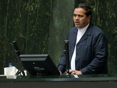 به‌نظر می‌رسد رئیس مجلس در تصمیم‌گیری برای افزایش حقوق بازنشستگان مردد است/ قالیباف آیین‌نامه را مکرر زیرپا می‌گذارد