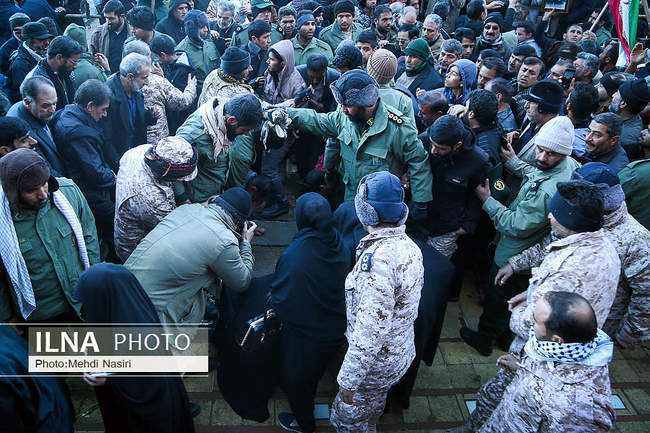 حضور مردم بر مزار شهید قاسم سلیمانی