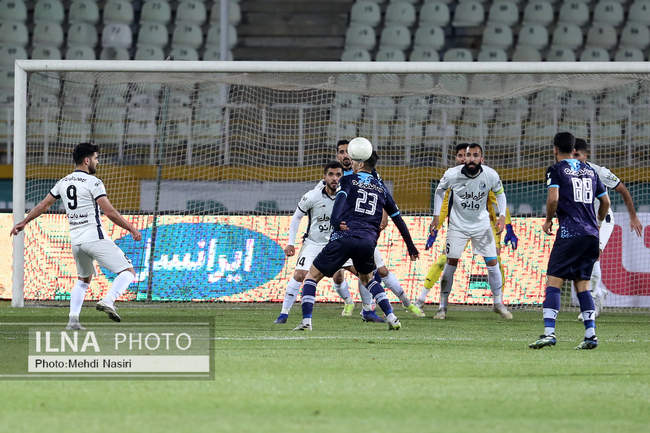 دیدار تیمهای فوتبال استقلال تهران و پیکان در جام حذفی