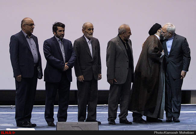 همایش یادمان آیینه‌داران آفتاب با حضور محمد جواد ظریف