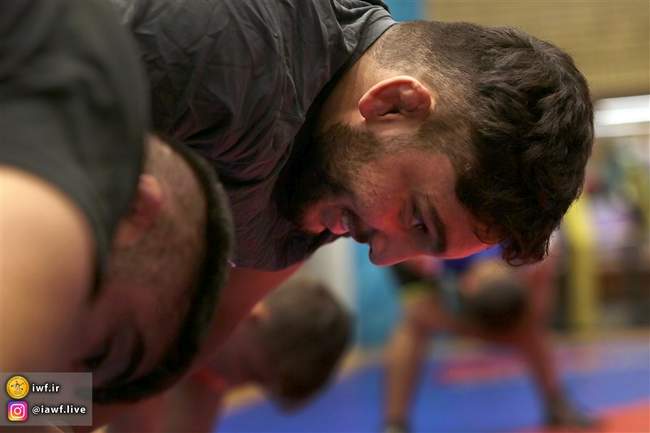 تمرین تیم ملی کشتی فرنگی جوانان با حضور سوریان و دبیر(گزارش تصویری)