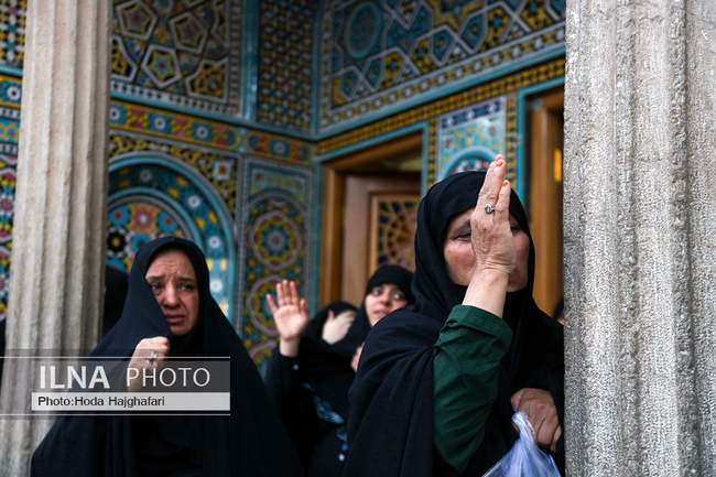 تعویض پرچم گنبد نورانی حضرت فاطمه معصومه سلام الله علیها