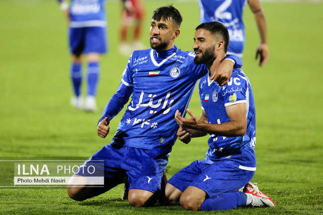 دیدار تیمهای فوتبال استقلال تهران و نساجی مازندران