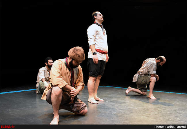 نمایش بوقلمون در تهران به روی صحنه رفت