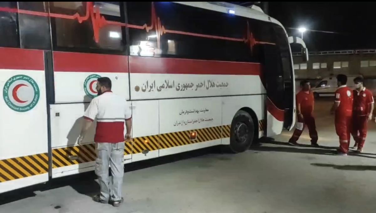 ورود نخستین اتوبوس آمبولانس حامل مصدومان از نجف به ایران
