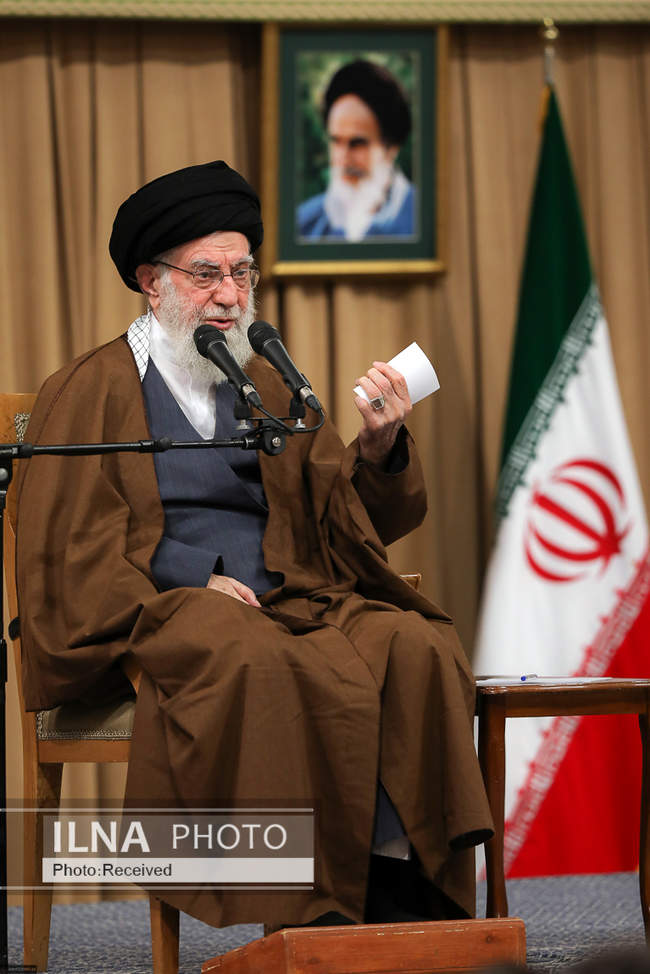 دیدار دانش‌آموزان و دانشجویان با مقام معظم رهبری