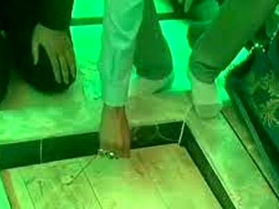 لحظه باز کردن مزار اصلی حضرت رقیه(س) و وداع با ایشان /فیلم