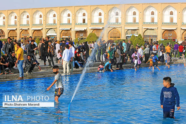  نقش جهان مملو از مسافران نوروزی
