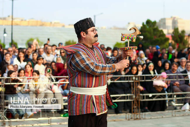 گردشگران نوروزی در مقبره الشعرا تبریز