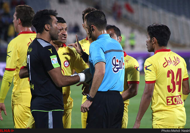 مسابقه فوتبال بین دوتیم پرسپولیس تهران و نفت تهران