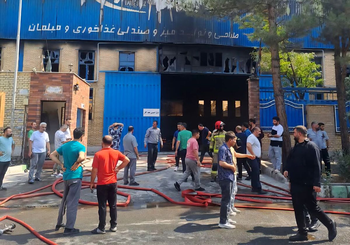 مصدومیت هفت کارگر در آتش‌سوزی همزمان چند کارگاه صنعتی در بابل