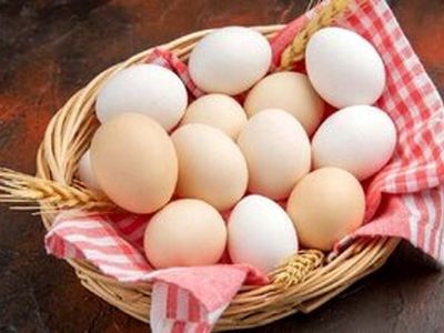 فرق تخم‌مرغ قهوه‌ای و سفید در چیست؟