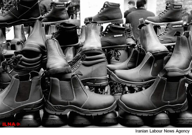 کارگاه تولید کفش در الخلیل کرانه باختری