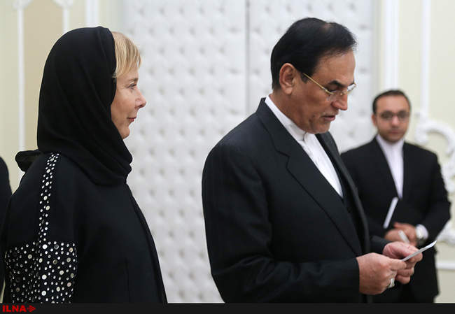 تقدیم استوارنامه سفیران 6 کشور به رئیس جمهوری