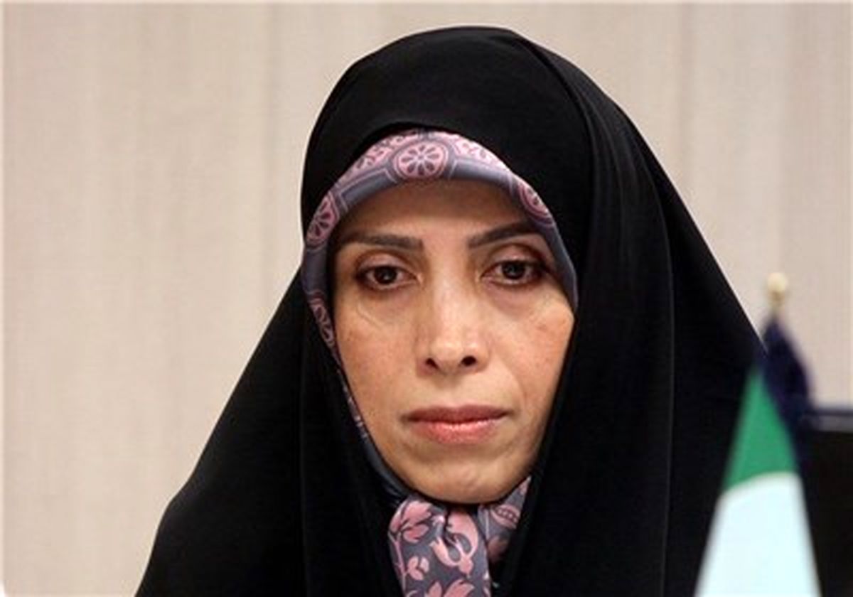 معاون حقوقی رییس جمهور از نمایشگاه کتاب بازدید کرد