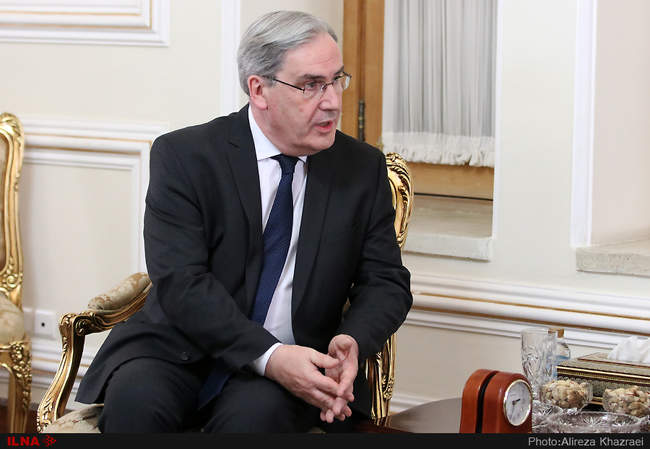 تقدیم استوارنامه سفیر جدید فرانسه به وزیر امور خارجه