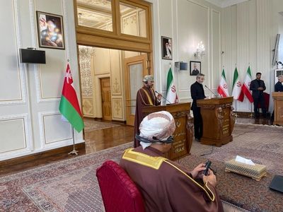تلاش می‌کنیم توافقات تجاری و اقتصادی بین تهران و مسقط فعال شود