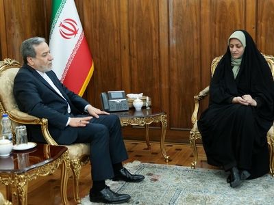 دیدار سرکنسول جدید ایران در آلماتی با عراقچی 