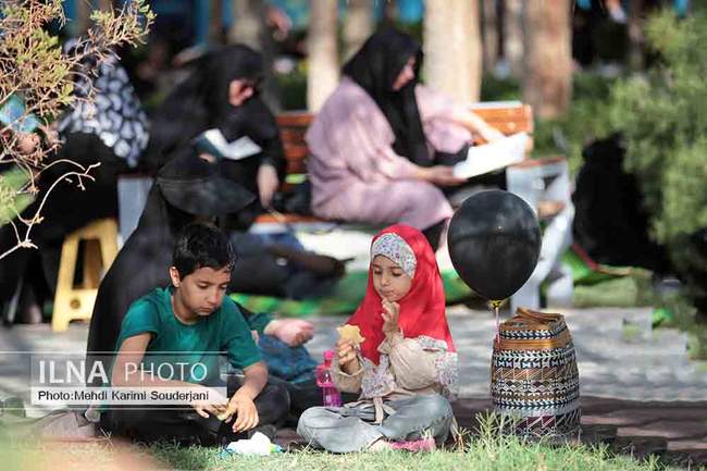 مراسم دعای عرفه در گلستان شهدای اصفهان