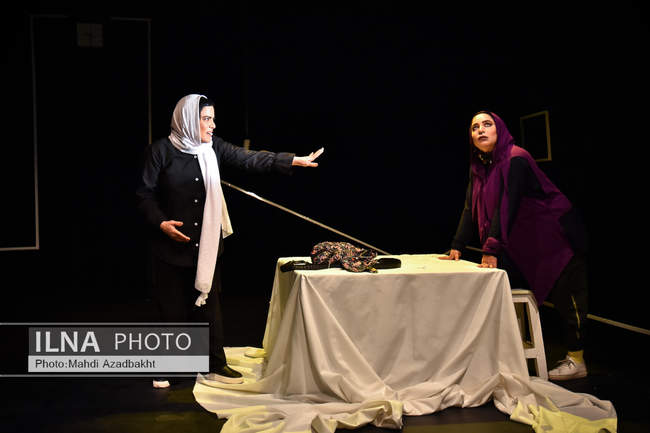 نمایش «یه روز دیگه» 