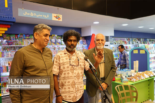 آیین رونمایی از کتاب «اکو دختر دودها» اثر علی آموخته‌نژاد در بندرعب