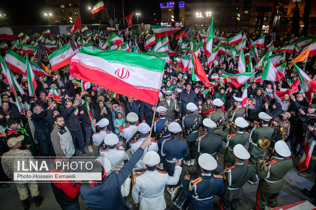 آیین وداع با پیکر شهدای ناوشکن «دنا» 