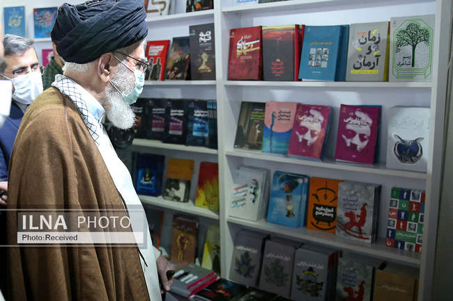 بازدید رهبر انقلاب از نمایشگاه کتاب تهران