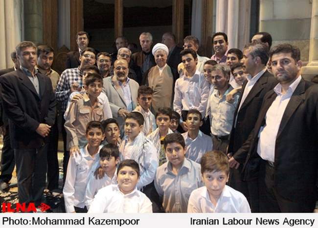 افطار نونهالان با آیت الله هاشمی رفسنجانی