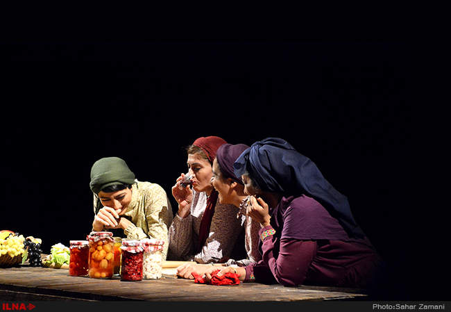 نمایش «مثل آب برای شکلات» 