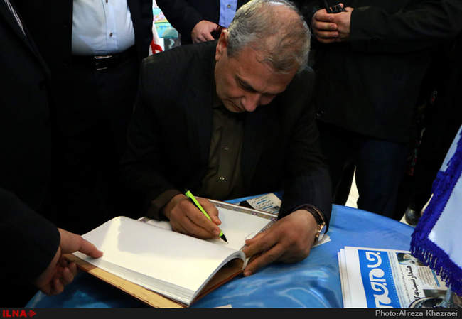 بازدید علی ربیعی وزیر تعاون، کار ورفاه اجتماعی ازنمایشگاه مطبوعات و 