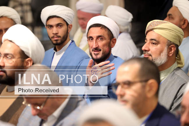 دیدار جمعی از مردم، مسئولان و مهمانان کنفرانس وحدت اسلامی با مقام مع