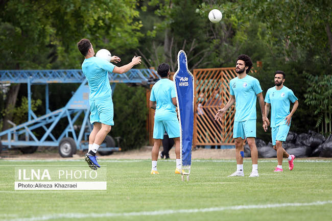 تمرین تیم فوتبال استقلال تهران پیش از دربی