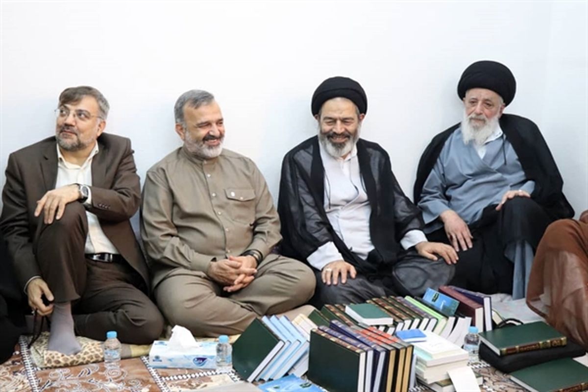 دیدار سرپرست حجاج ایرانی با نمایندگان مراجع عظام در مدینه منوره 