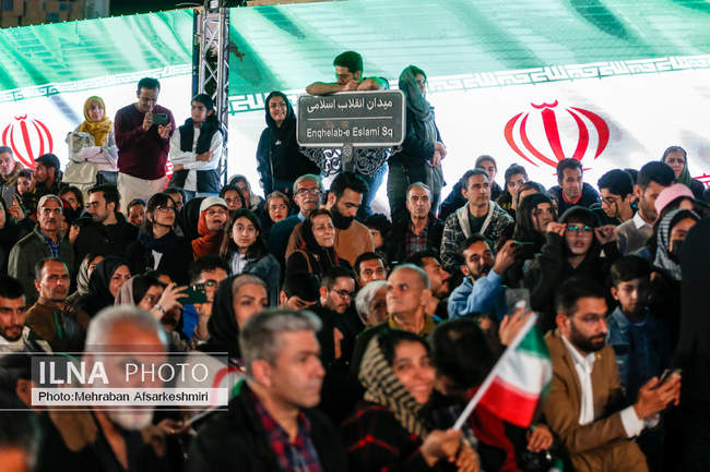 رونمایی از مجسمه «زانو زنندگان برابر ایران»