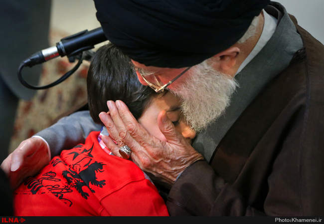 دیدار خانواده شهدای مدافعان حرم اهل بیت(ع) با رهبر انقلاب